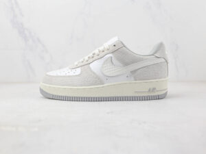 Tênis Nike Air Force 1 – branco e cinza claro