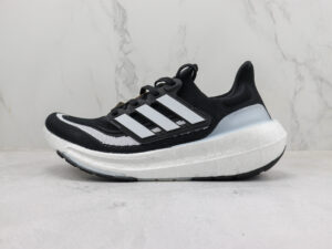 Tênis Adidas Ultraboots light – preto e branco